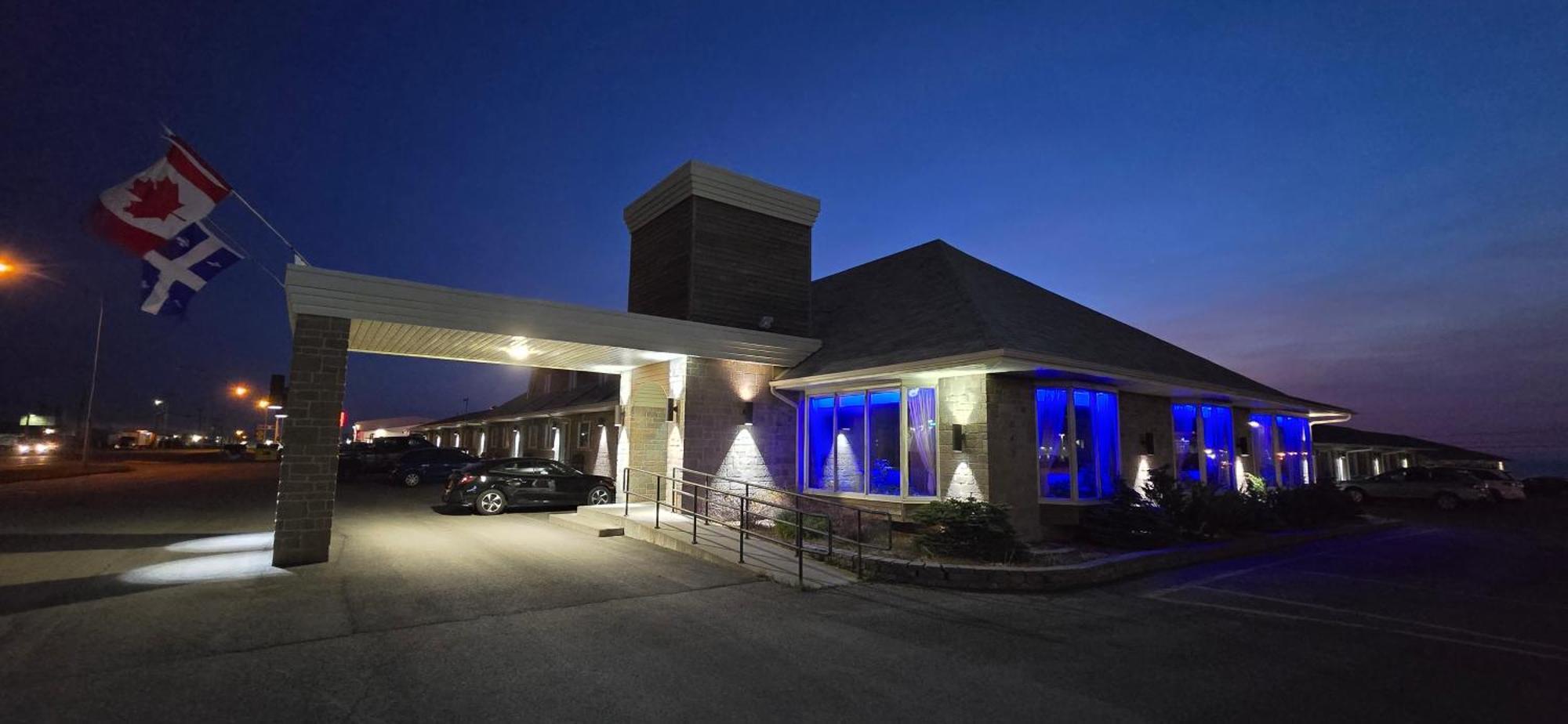 Hotel Motel La Vigie Matane Exterior photo